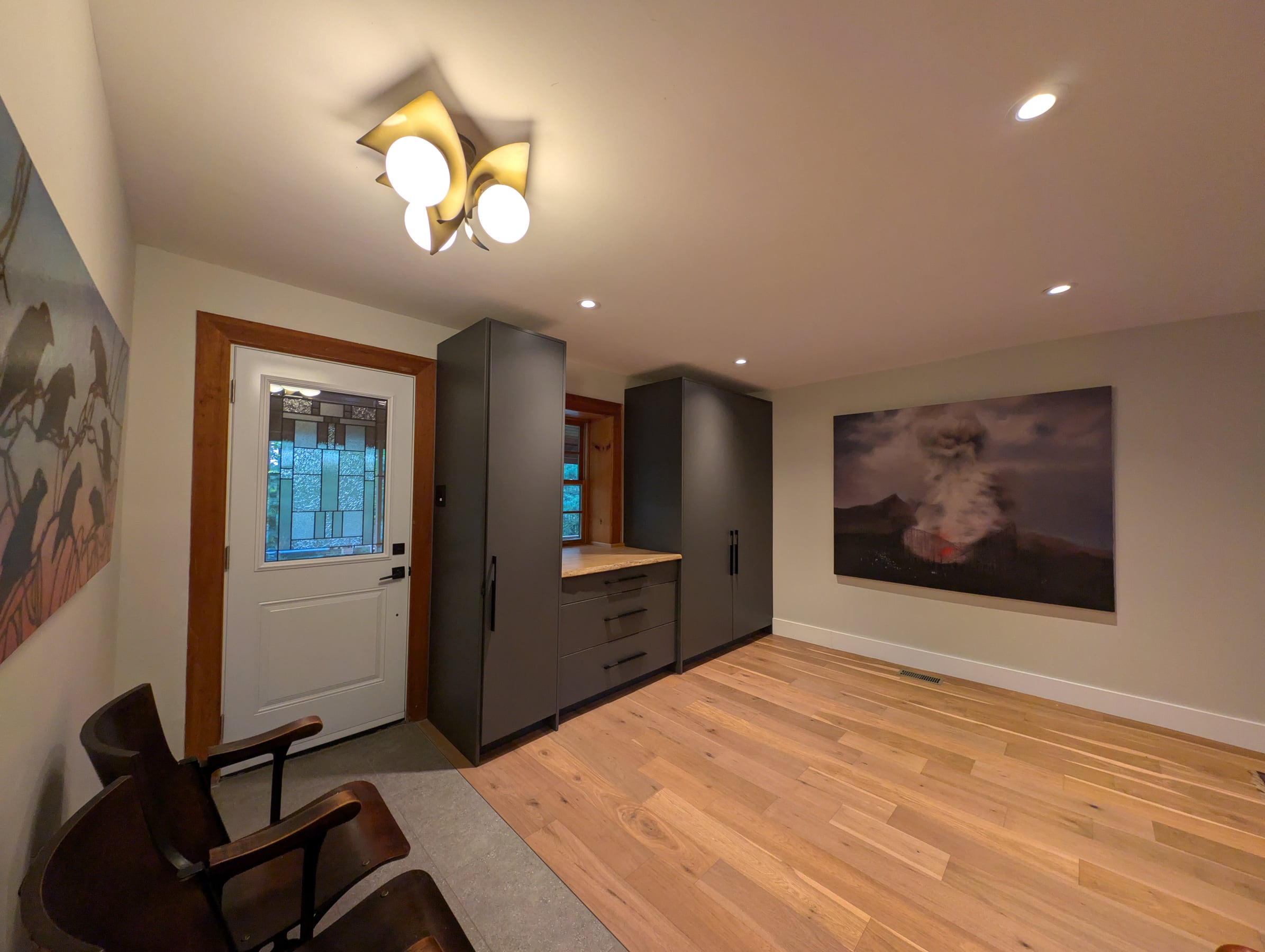 Bonus room with custom storage and side entrance