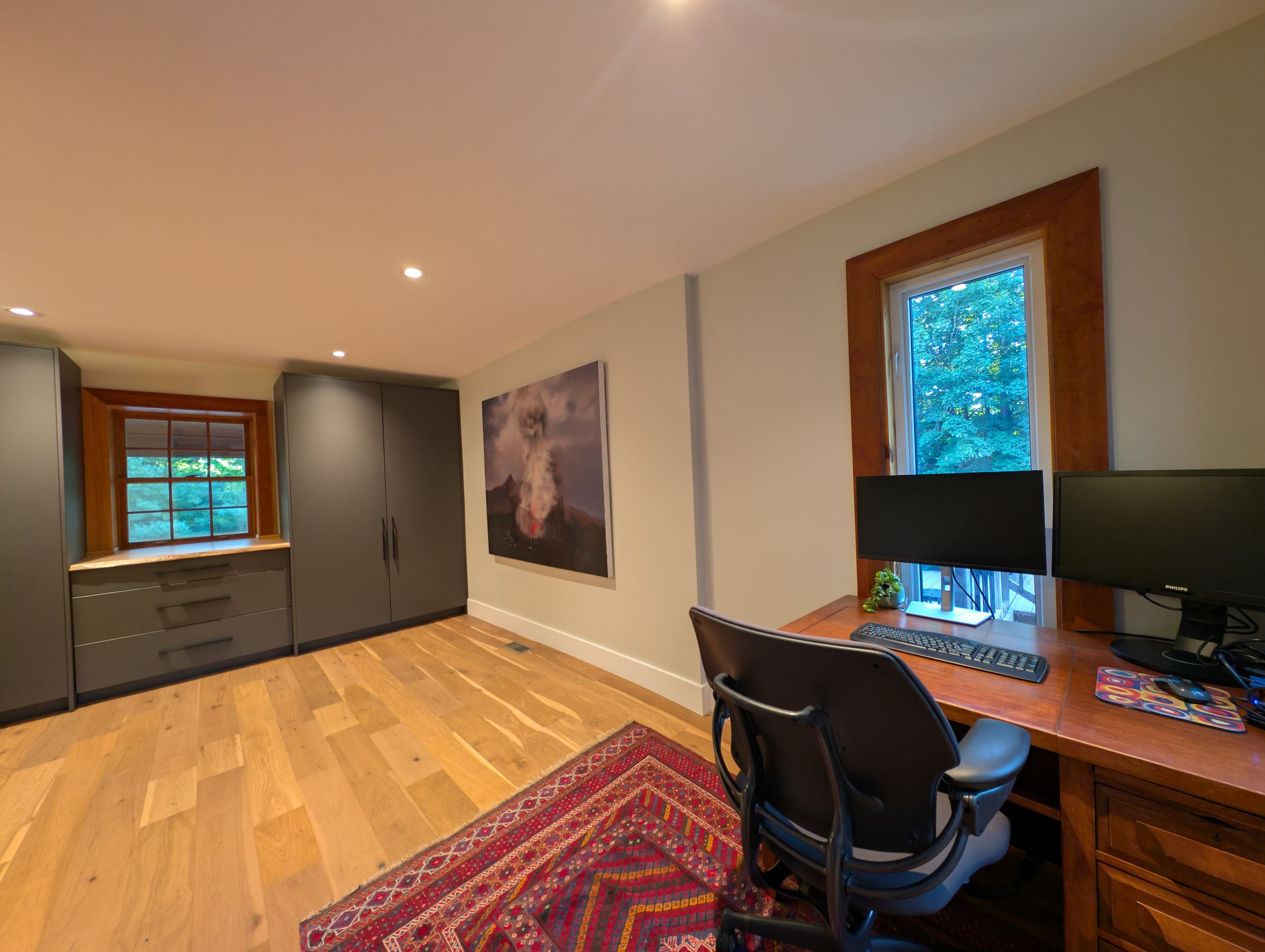 Spacious office and bonus room