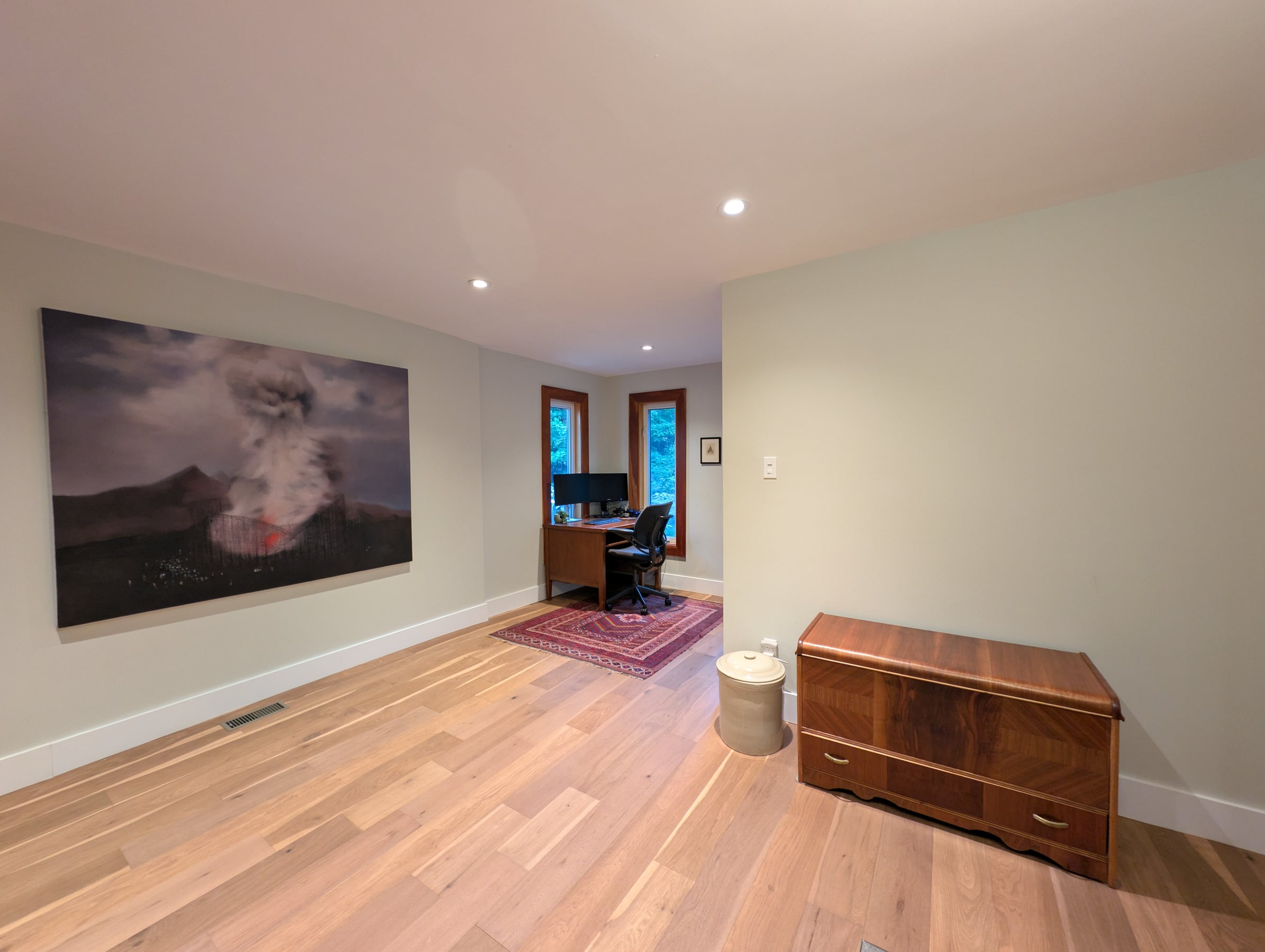 Flexible bonus room with natural light